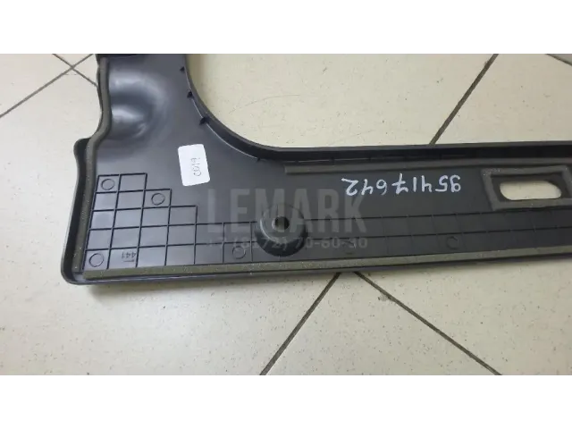 Накладка (кузов внутри) для  BMW 1-serie F20/F21 2011-2019