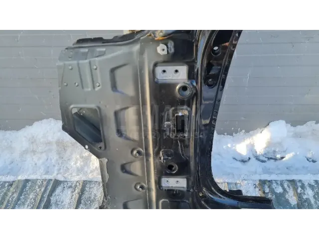 Стойка передней двери