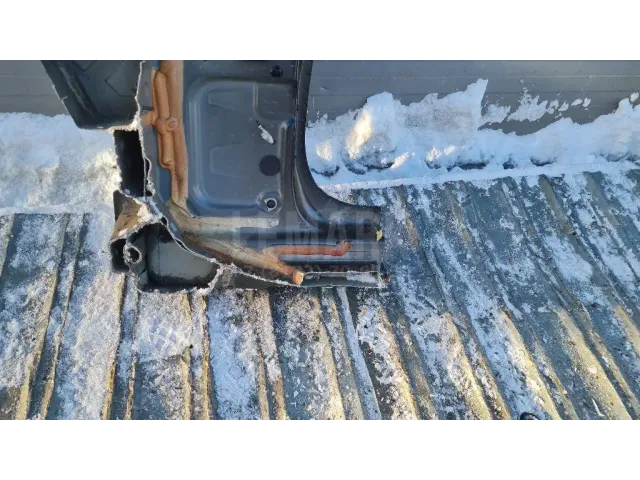 Стойка передней двери