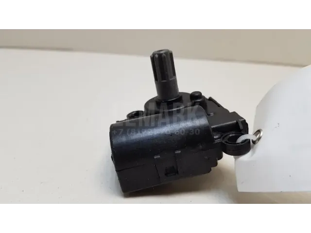 Моторчик заслонки отопителя