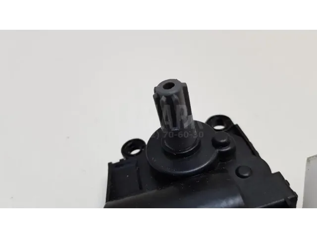 Моторчик заслонки отопителя