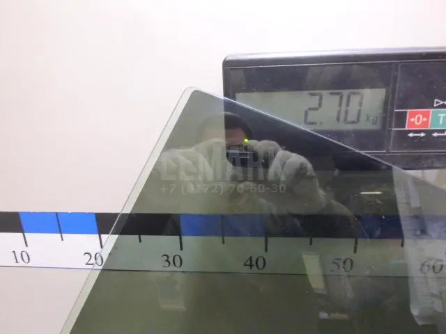 Стекло двери задней левой