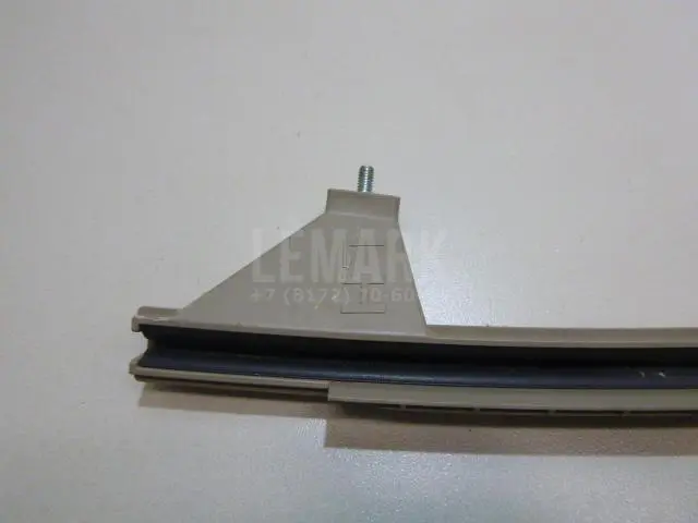 Направляющая стекла двери для  Chrysler 300M 1998-2004