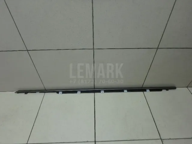 Накладка стекла переднего левого