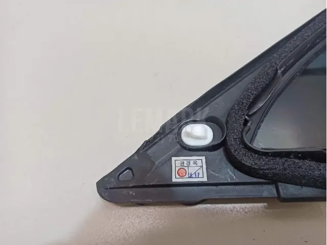 Стекло двери передней правой (форточка) для  BMW X5 E70 2007-2013