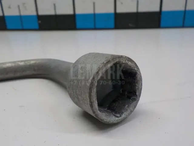 Ключ баллонный