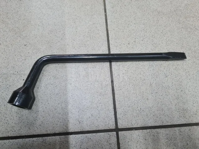 Ключ баллонный