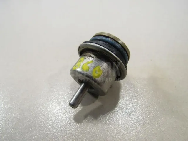 Регулятор давления топлива для  CASE SV300 2012