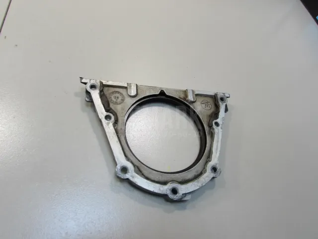 Крышка коленвала задняя для  BMW X1 F48 2014-2022