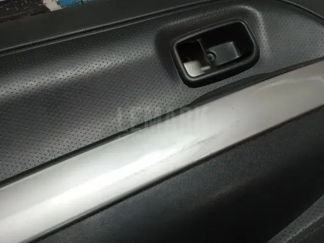 Обшивка двери передней левой для  Chrysler Neon 1999-2005