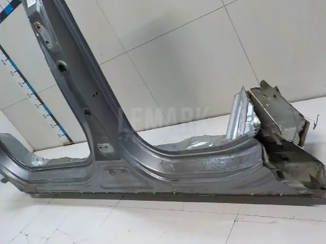 Порог со стойкой левый