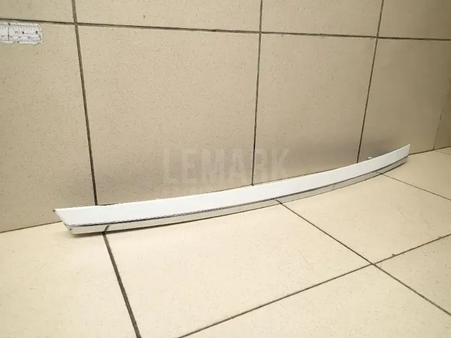 Накладка двери багажника