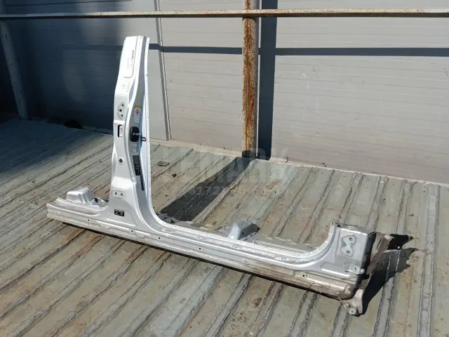 Порог со стойкой правый для  Ford Maverick 2001-2007