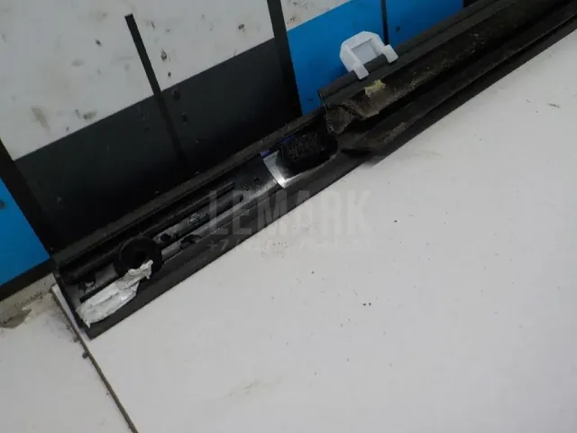 Накладка стекла переднего правого для  Chevrolet Malibu 2012-2016