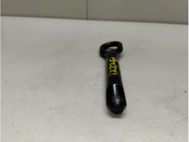 Крюк буксировочный