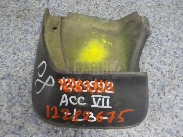 Брызговик задний левый