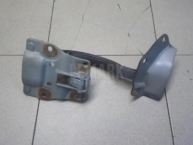 Петля двери багажника для  BMW X5 E53 2000-2007