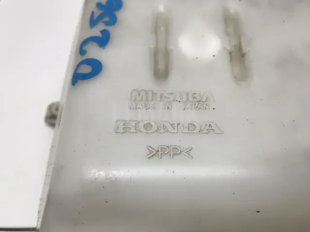 Бачок омывателя лобового стекла