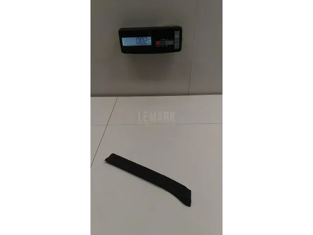 Уплотнитель капота