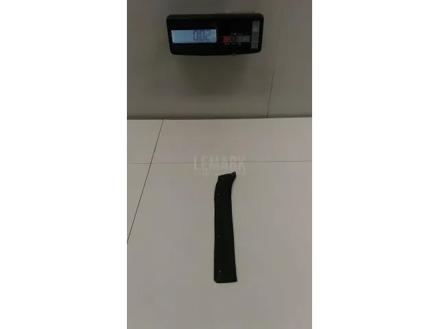 Уплотнитель капота