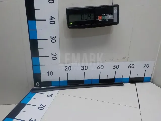Уплотнитель капота