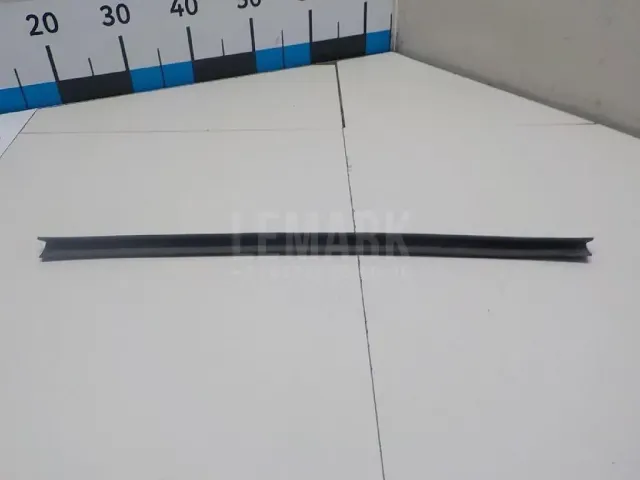 Уплотнитель капота