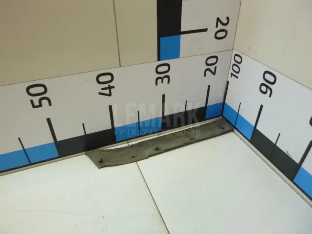 Уплотнитель капота