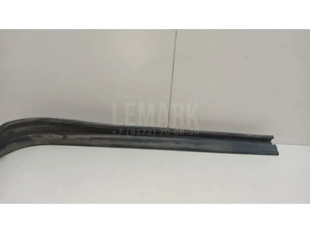 Уплотнитель стекла двери для  Audi A4 [B7] 2005-2007