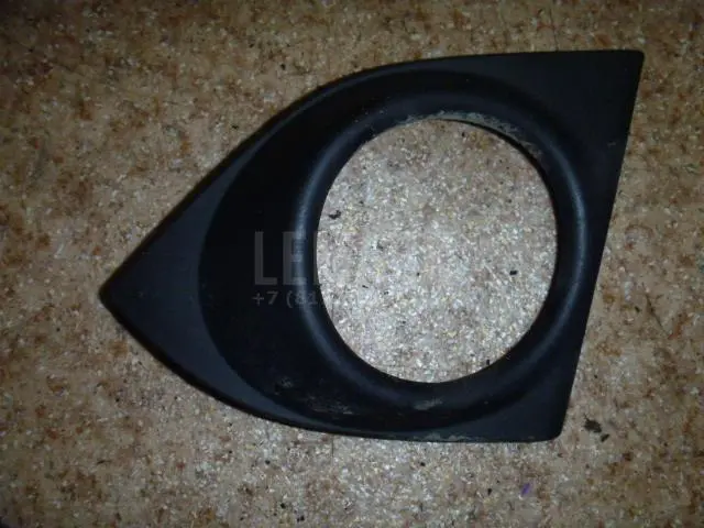 Рамка противотуманной фары правой для  BMW 1-serie E87/E81 2004-2011