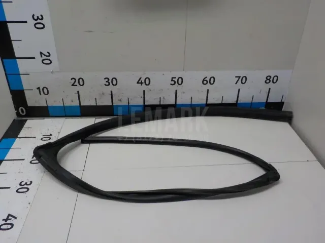 Уплотнитель стекла двери для  Ford Fiesta 2001-2008
