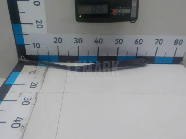 Поводок стеклоочистителя передний правый